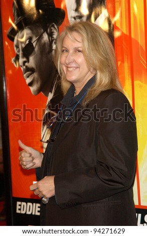 Director BETTY THOMAS at the world premiere of her new movie I Spy, at the Cinerama Dome in Hollywood. 23OCT2002.   Paul Smith / Featureflash
