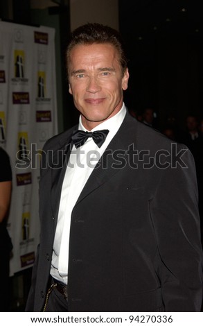 Actor ARNOLD SCHWARZENEGGER at the Hollywood Film Festival's Hollywood Movie Awards and Gala Ceremony, in Beverly Hills. 07OCT2002.  Paul Smith / Featureflash