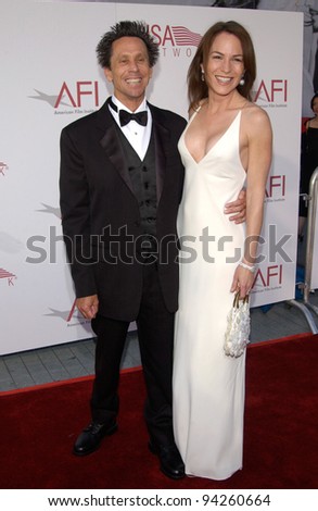 Producer BRIAN GRAZER & wife GIGI at the 30th Annual American Film Institute Award Gala in Hollywood.  12JUN2002.   Paul Smith / Featureflash