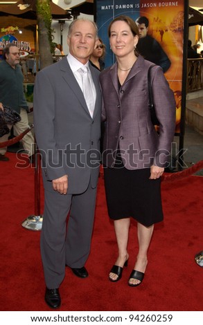 Producers FRANK MARSHALL & KATHLEEN KENNEDY at the world premiere, in Hollywood, of their new movie The Bourne Identity. 06JUN2002.  Paul Smith / Featureflash