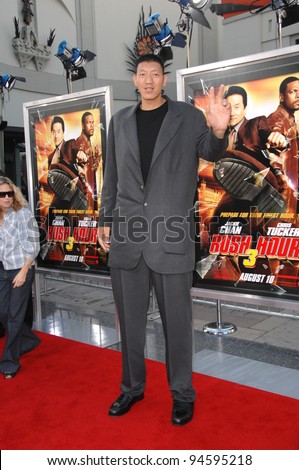 Sun Ming Ming (7ft 9in) at the Los Angeles premiere of 
