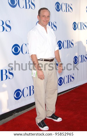The New Adventures of Old Christine star CLARK GREGG at the CBS Summer Press Tour Stars Party at the Rose Bowl in Pasadena, CA.  July 15, 2006  Pasadena, CA  2006 Paul Smith / Featureflash