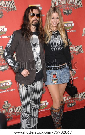 ROB ZOMBIE & wife SHERI MOON ZOMBIE at the Spike TV Scream Awards 2006 at the Pantages Theatre, Hollywood. October 7, 2006  Los Angeles, CA Picture: Paul Smith / Featureflash