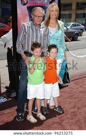 CNN talk show host LARRY KING & family at the world premiere, in Hollywood, of Charlie and the Chocolate Factory. July 10, 2005 Los Angeles, CA  2005 Paul Smith / Featureflash