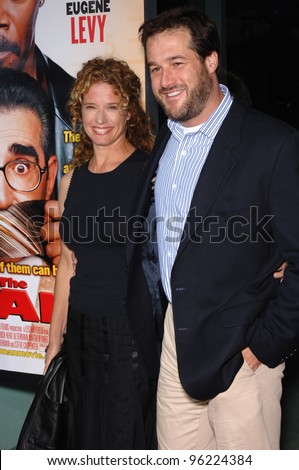 Actress NANCY TRAVIS & husband producer ROB FRIED at the Los Angeles premiere of his new movie The Man. September 6, 2005  Los Angeles, CA.  2005 Paul Smith / Featureflash