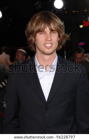 Actor JON HEDER at the Los Angeles premiere of his new movie Just Like Heaven at the Grauman\'s Chinese Theatre, Hollywood. September 8, 2005  Los Angeles, CA  2005 Paul Smith / Featureflash
