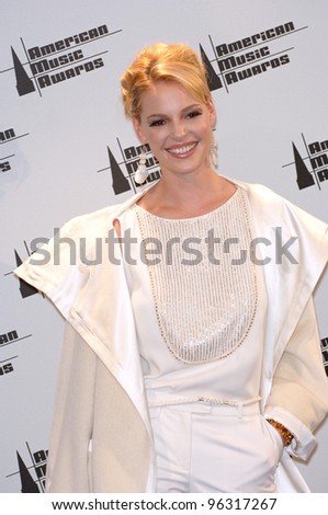 KATHERINE HEIGL at the 2005 American Music Awards in Los Angeles. November 22, 2005  Los Angeles, CA  2005 Paul Smith / Featureflash