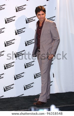 JOHN STAMOS at the 2005 American Music Awards in Los Angeles. November 22, 2005  Los Angeles, CA  2005 Paul Smith / Featureflash