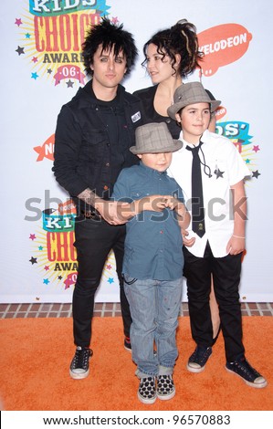 Green Day lead singer BILLIE JOE ARMSTRONG & family at the 2006 Nickelodeon Kids Choice Awards at UCLA Los Angeles. April 1, 2006 Los Angeles, CA  2006 Paul Smith / Featureflash