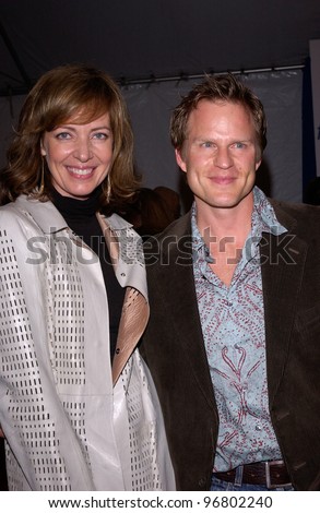 Feb 22, 2005: Los Angeles, CA: Actress ALLISON JANNEY & fianc actor RICHARD JENIK at General Motors 4th Annual \