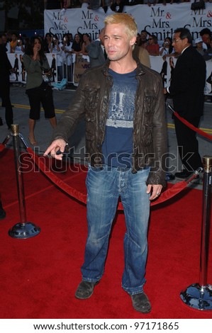 Actor BRAD PITT at the world premiere of his new movie Mr & Mrs Smith. June 7, 2005 Los Angeles, CA.  2005 Paul Smith / Featureflash