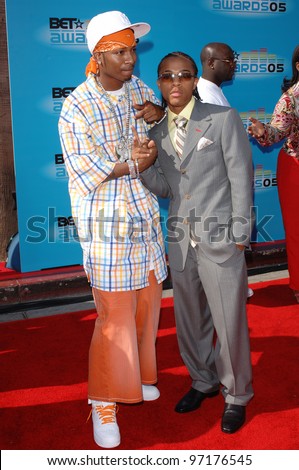 Singers CHINGY (left) & BOW WOW at the 2005 BET (Black Entertainment Television) Awards at the Kodak Theatre, Hollywood. June 28, 2005 Los Angeles, CA  2005 Paul Smith / Featureflash