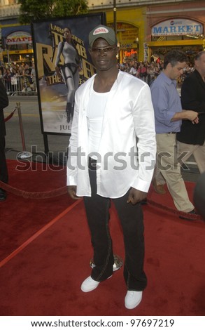 Actor DJIMON HOUNSOU at the world premiere of his new movie Lara Croft Tomb Raider: The Cradle of Life, at Grauman\'s Chinese Theatre, Hollywood. July 21, 2003  Paul Smith / Featureflash