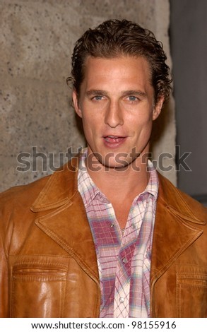 Actor MATTHEW McCONAUGHEY at the world premiere, in Beverly Hills, of A Beautiful Mind. 13DEC2001.  Paul Smith/Featureflash