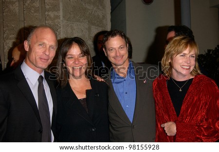 Actors ED HARRIS (left) & GARY SINISE & wives at the world premiere, in Beverly Hills, of Harris\' new movie A Beautiful Mind. 13DEC2001.  Paul Smith/Featureflash