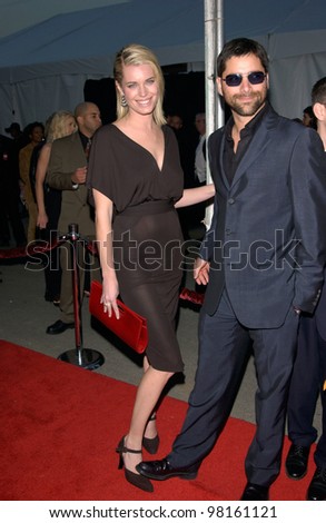 Actress REBECCA ROMIJN STAMOS & husband JOHN STAMOS at the American Music Awards in Los Angeles. 09JAN2002.   Paul Smith/Featureflash