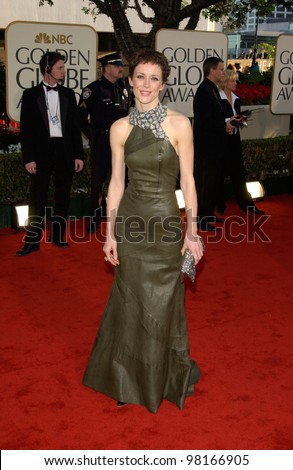 Actress LESLIE HOPE at the 59th Annual Golden Globe Awards in Beverly Hills. 20JAN2002  Paul Smith/Featureflash
