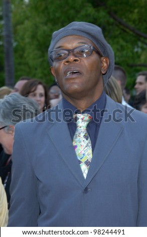Actor SAMUEL L. JACKSON & wife at the world premiere of his new movie Changing Lanes. 07APR2002.  Paul Smith / Featureflash