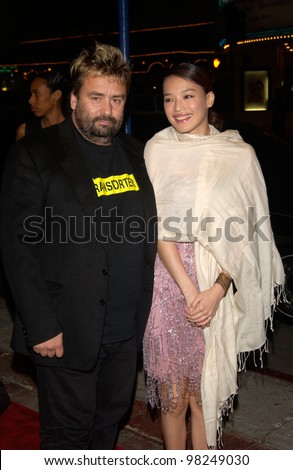 Producer LUC BESSON & actress SHU QI at the Los Angeles premiere of their new movie The Transporter. 02OCT2002.  Paul Smith / Featureflash