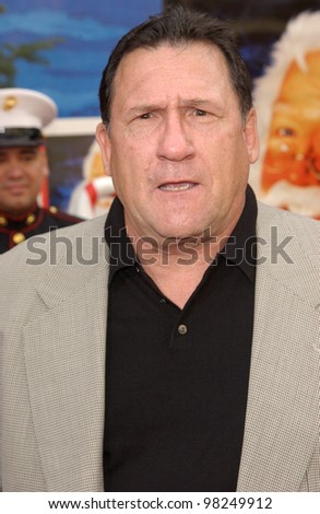 Actor ART LA FLEUR at the world premiere of his new movie The Santa Clause 2, at the El Capitan Theatre, Hollywood. 27OCT2002.   Paul Smith / Featureflash
