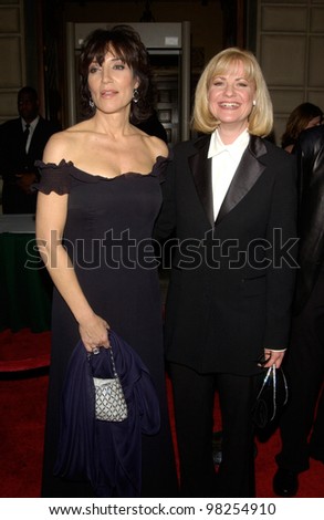Actresses KATY SEGAL (left) & BONNIE HUNT at the 29th Annual People\'s Choice Awards in Pasadena. 12JAN2003.   Paul Smith / Featureflash