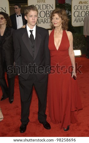 SUSAN SARANDON & son ZACK at the Golden Globe Awards at the Beverly Hills Hilton Hotel. 19JAN2003.  Paul Smith / Featureflash