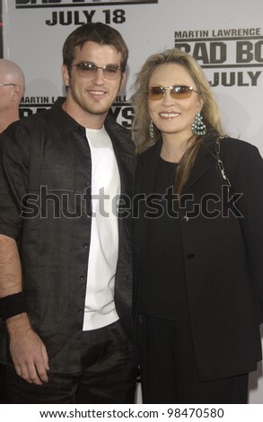 Actress FAYE DUNAWAY & son LIAM O\'NEILL at the world premiere, in Los Angeles, of Bad Boys II. July 9, 2003  Paul Smith / Featureflash