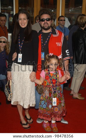Director KEVIN SMITH & family at the world premiere, in Hollywood, of Dr. Suess\' The Cat in the Hat. November 8, 2003  Paul Smith / Featureflash