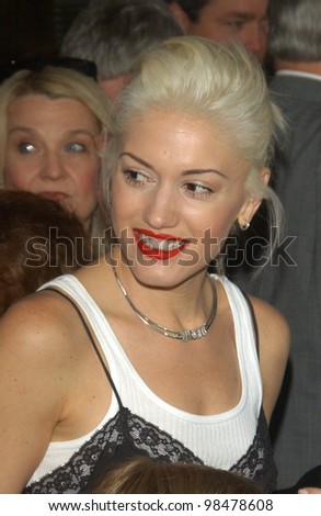 Singer GWEN STEFANI at the world premiere, in Hollywood, of Dr. Suess\' The Cat in the Hat. November 8, 2003  Paul Smith / Featureflash