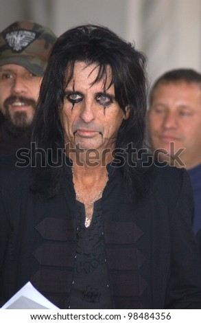 Rock star ALICE COOPER on Hollywood Blvd where he was honored with the 2,243rd star on the Hollywood Walk of Fame. December 2, 2003  Paul Smith / Featureflash