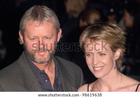 Actor DAVID MORSE & wife SUSAN at the Los Angeles premiere of his new movie Proof of Life. 04DEC2000.  Paul Smith / Featureflash