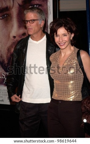 Actor TED DANSON & actress wife MARY STEENBURGEN at the Los Angeles premiere of Cast Away. 07DEC2000.   Paul Smith / Featureflash