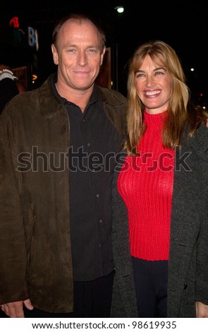 Actor CORBIN BERNSEN & actress wife AMANDA PAYS at the Los Angeles premiere of Cast Away. 07DEC2000.   Paul Smith / Featureflash