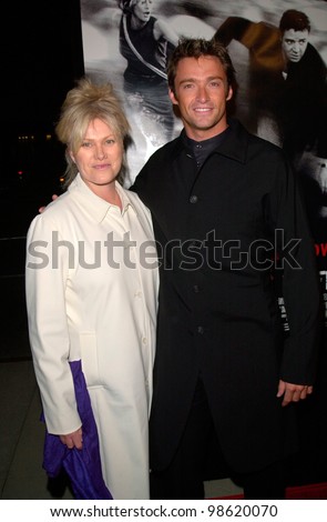 Actor HUGH JACKMAN & wife Deborah at the Los Angeles premiere of Proof of Life. 04DEC2000.  Paul Smith / Featureflash