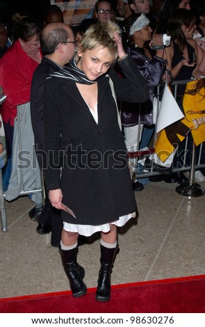 Actress RACHAEL LEIGH COOK at the Los Angeles premiere of The Wedding Planner. 23JAN2001   Paul Smith/Featureflash