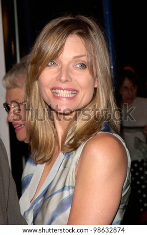 Actress MICHELLE PEIFFER at the Los Angeles premiere of Cast Away. 07DEC2000.   Paul Smith / Featureflash