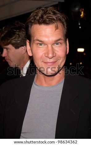 Actor PATRICK SWAYZE at the Los Angeles premiere of Cast Away. 07DEC2000.   Paul Smith / Featureflash