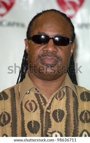 Pop star STEVIE WONDER at the 2001 MusiCares Person of the Year Tribute Dinner, in Los Angeles, at which Paul Simon was honored. 19FEB2001      Paul Smith/Featureflash