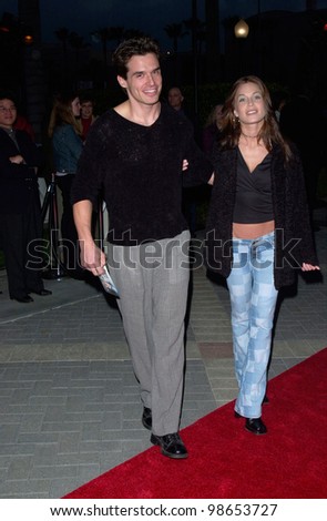 Actor ANTONIO SABATO Jr. & girlfriend CHRISTY at Hollywood premiere of Along Came A Spider. 02APR2001.    Paul Smith/Featureflash