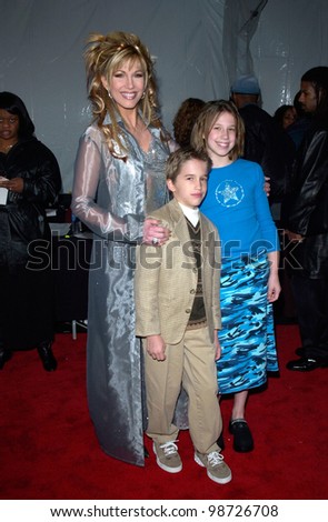 Tv presenter LEEZA GIBBONS & children at the 15th Annual Soul Train Music Awards in Los Angeles. 28FEB2001.   Paul Smith/Featureflash