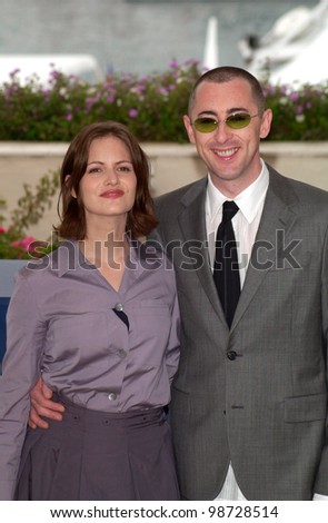 Actress/director JENNIFER JASON LEIGH & actor/co-director ALAN CUMMING at the Cannes Film Festival to promote their movie Anniversary Party. 16MAY2001.  Paul Smith/Featureflash