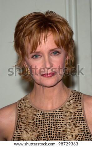 Actress SWOOSIE KURTZ at the world premiere of her new movie Get Over It, in Los Angeles. 08MAR2001.    Paul Smith/Featureflash