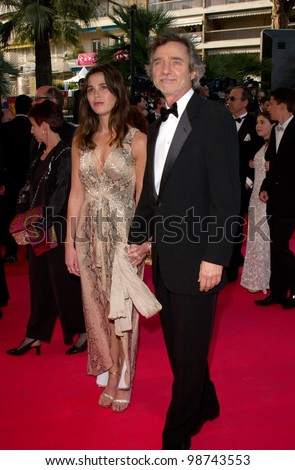 Director CURTIS HANSON & date at the premiere of Moulin Rouge which opened the 54th Cannes Film Festival. 09MAY2001.  Paul Smith/Featureflash
