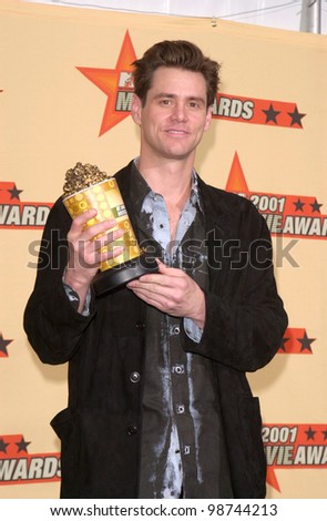 Actor JIM CARREY at the MTV Movie Awards in Los Angeles. He won the award for Best Villain for Dr. Seuss\' How The Grinch Stole Christmas. 02JUN2001.