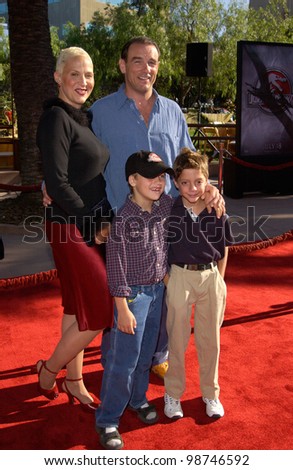 Actor JOHN DIEHL & family at the world premiere, in Los Angeles, of his movie Jurassic Park III. 16JUL2001.   Paul Smith/Featureflash