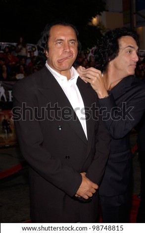 KISS stars GENE SIMMONS (left) & PAUL STANLEY at the Los Angeles premiere of Rock Star. 04SEP2001.   Paul Smith/Featureflash