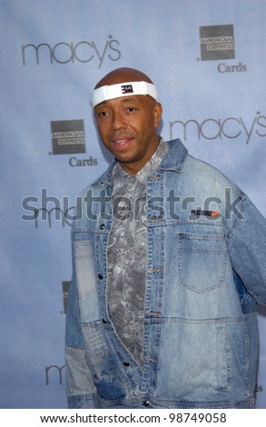 Comedian RUSSELL SIMMONS at the Macy\'s & American Express Passport 01 fashion show & gala to raise money for HIV/AIDS research. 22SEP2001.   Paul Smith/Featureflash