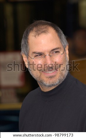 CEO and founder of Apple Computers & Pixar boss, STEVE JOBS, at the world premiere of Disney/Pixar\'s Monsters, Inc., at the El Capitan Theatre, Hollywood. 28OCT2001.   Paul Smith/Featureflash