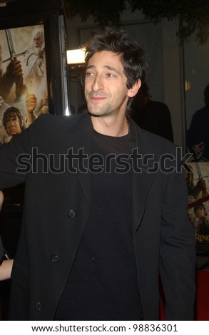 ADRIEN BRODY & girlfriend at the USA premiere of The Lord of the Rings: The Return of the King, in Los Angeles. December 3, 2003  Paul Smith / Featureflash
