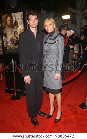 JERRY O\'CONNELL & fiance GIULIANA DEPANDI at the USA premiere of The Lord of the Rings: The Return of the King, in Los Angeles. December 3, 2003  Paul Smith / Featureflash